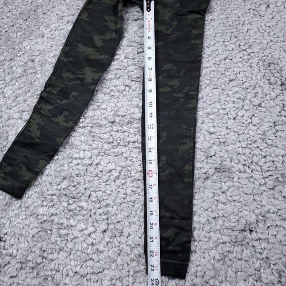 Spanx Look At Me Now Seamless Leggings Green Camo Women's Size XS FL3515 - Picture 8 of 9